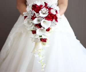 Bouquet da sposa a cascata Fiori nuziali con perle artificiali e strass Calle bianche Decorazione rosa rossa De Mariage 2099092