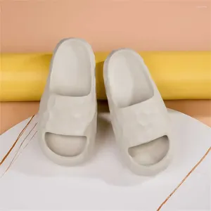 Terlik Özel Boyut 42-43 Ofis Erkekler Spor Ayakkabıları Yaz 2024 Minimalist Sandalet İnsan Spor ayakkabıları en çok satılan Shose