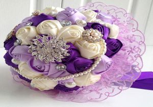 2015 Bukiet ślubny fioletowe kwiaty róży z koronkową dekoracją zmieszaną z perłami i diamentowym jedwabnymi kryształami 3029 Flower Bridal B956817768231