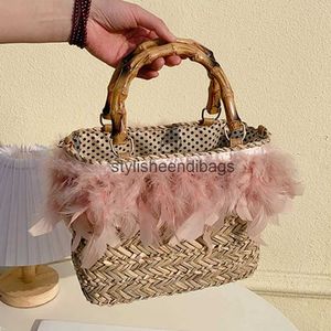 Totes Bohemian Feather Straw Bag Bolsa Designer Bamboo Handle Basket Bag Bolsas de Ombro para Mulheres 2023 Viagem Tecido Rattan Beach BagsH24219