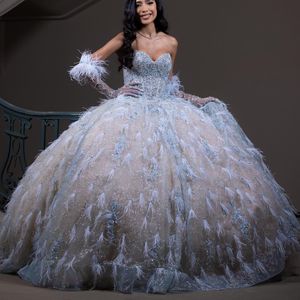 Sky Blue Champagne off axelboll klänning quinceanera klänning prinsessan spets pärlor fjäder strass vestidos de 15 anos