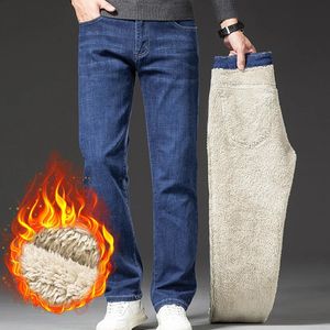 Mäns denim jeans förtjockade hösten vinterbyxor rakt löst elastiskt varmt mode plus storlek 42 44 240124