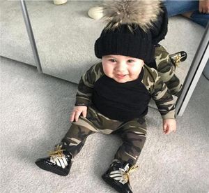 Ny stil nyfödda småbarn baby pojke kläder långärmad camo lapptäcke topppants spädbarn 2 datorer baby flicka kläder set 2011173453334