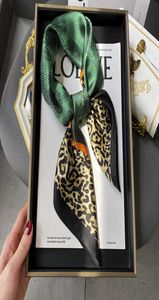 Retro Estate Sottile Leopardo Splicing Floreale Verde Elegante Sciarpa Quadrata Emulazione Sciarpa di Seta per Le Donne AllMatching Graceful7357846
