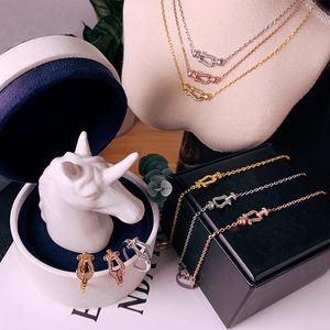 Set di gioielli di marca di lusso di nuova moda, bracciale, anelli di collana, regalo di gioielli per feste da donna in oro 18 carati di grado superiore