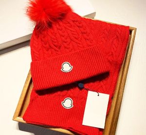 高品質のウールスカーフハット冬のファッション愛好家はフォックスファーボールクラシックスーツ男性と女性デザイナースカーフを使用します。