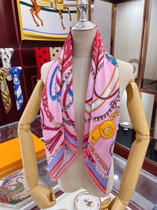 Шарф 2024 Дизайнерский шелковый шарф для женщин Весенняя мода шарфы Лучший бренд класса люкс женский шарф Маленькие квадраты Высококачественный платок на голову квадратный бандо повязка на голову Lvvvvvv