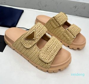 Designer Sandal Woman virkning glider svarta plattformskilar halm flatform toffel sommaren platt komfort mule strandpool 2024