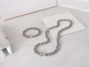 Europe America Men Silvercolour Metal Engraved V Initials Flower Chain Links Necklace Bracelet Jewelry Sets M68273 M682729645026