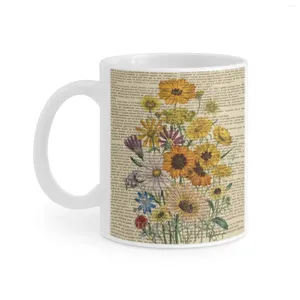 Tazze con stampa botanica sulla pagina del vecchio libro: fiori da giardino, tazza bianca, tazza da caffè, tè, latte, tazze, regalo di compleanno