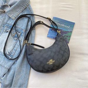 M81098 Luxury Designer Loop Bag Croissant Bags Axel Hobo Designer Purse Cosmetic Halfmoon Baguette Underarm Handbag Crossbody Metal Chain Collection