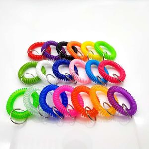 Handledsbandspolnyckelringar Eva Plastic Spring Ring Stretch Wristband Keyring för Gym Pool ID Badge Fashion Hand Armband Key Chain 308p