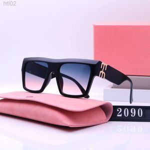 24SS Designer Miu Solglasögon Miui Miuity Overseas Large Frame For Men and Women Street Photography Classic Travel Fashion Glasses 2090