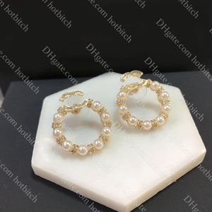 Luksusowe kolczyki Pearl Projektantek Kolczyki dla kobiet Wysokiej jakości Lady Diamond Ear Studs Prezent biżuterii z pudełkiem