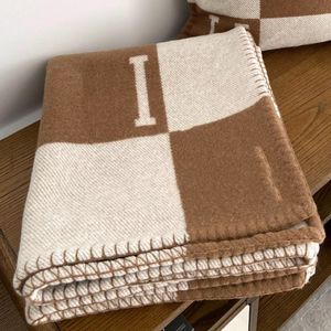 Bokstav kashmir designer kamel filt mjuk ull halsduk sjal bärbar varm rutig bäddsoffa säng fleece stickat kast 140 170 cm256r