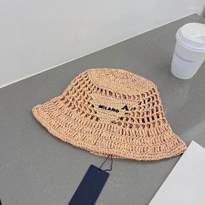Breda brim hattar designer hink hatt halm hög kvalitet bokstav trycker europeisk amerikansk stil resor sol mössa mode och fritid