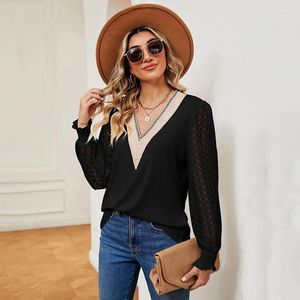 Kvinnors T-skjortor Kläder Fashion V-Neck Hollow Out Long Sleeve Tops Autumn och Winter Lace Solid Color Slim Fiting Shirt Woman Clothing
