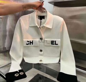 2023SS Designer Womens Jackets Top Quality Lapel Polo Fashion Bröstficka Slim Fit White Brodery Tryckt Metal Buckle Sticked Long-Sleeved Cardigan Coat