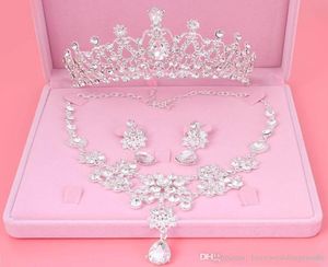 2019 Cheap Bling Bling Set Crowns Necklace Earrings Alloy Crystal Sequined Bridal Jewelry Accessories Wedding Tiaras Headpieces Ha8081446