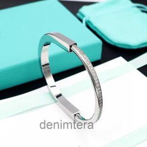 Pulseira de bloqueio de designer em aço de titânio pulseira em forma de U para mulheres e homens joias de luxo X54G