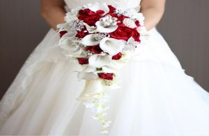 2018 künstliche Perle Kristall Brautsträuße Elfenbein Wasserfall Hochzeit Braut Blume rote Bräute handgemachte Brosche Bouquet De Mariage53863937