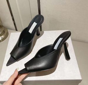 Famoso design da sposa Saeda Versatili scarpe con tacco aperto in punta Scarpe famose da donna con punta aperta e plateau con tacco a spillo Décolleté a catena