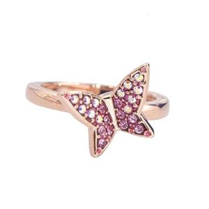 スワロフスキーリングデザイナー女性オリジナル品質バンドリングクリスタルロマンチックなピンクの蝶のピースリング新鮮で光沢のあるリング