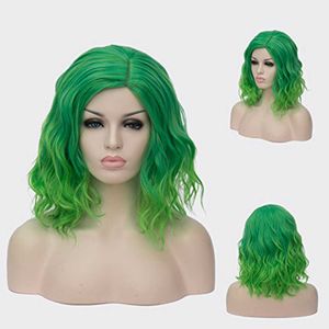 Nell'anime è presente una sfumatura di colori verdi e fluorescenti.I capelli in fibra sintetica arricciati obliqui per le parrucche da donna sono corti e ricci