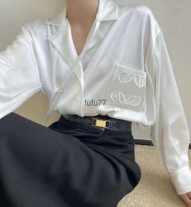 Gömlekler Siyah Beyaz Kadınlar İpek Bluzlar Erkek Tasarımcı Tshirts Mektupları Nakışla Bahar Sonbahar Uzun Kollu Tee Casual Tops 77