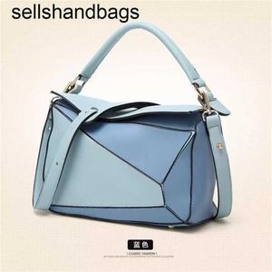 Taschen Loeewes Umhängetasche 7A Echtes Leder Europäisch Amerikanisch Beliebtes geometrisches Design Damen Kontrast Einzelne Diagonale Handtasche Großes Kissenwqw