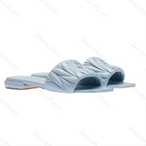 Doce cor verão chinelos clássicos mulheres lazer flip flops moda fundo plano sandália letras de luxo senhoras rugas couro mulheres sapatos de praia chinelo