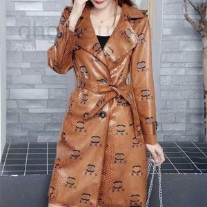 Женские плащи, дизайнерское кожаное длинное пальто высокого качества, модный ремень с рукавами и лацканами, полный буквенный принт IBTO
