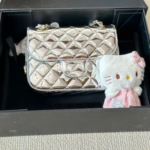 Nya ankomster 24C Chain Bag Designer Luxury Handväska Kvinnor Axelväska Bright Lacker Läder Material Classic Diamond Mönster quiltad väska hängande tillbehör