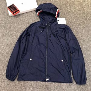 Felpe con cappuccio da uomo Felpe di lusso Designer di marca francese Monclairs Giacca da donna all'aperto Abbigliamento sportivo con cappuccio Cappotto corto e sottile Antivento Impermeabile Lettera 905