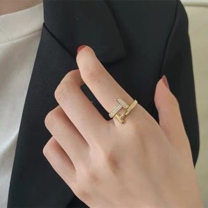 Ringar CXSJEREMY 14K Gul guld T Letter Moissanite Rings for Women Fashion Personality Party Party PEING RING FINE SMEYCH