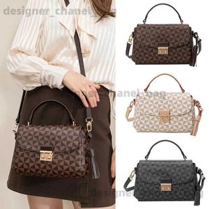 Totes 2023 Geldbörsen und Handtaschen Handtasche Messenger Bag Latched kleine quadratische Tasche Umhängetaschen für Frauen Designer-Tasche T240220