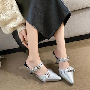 여성용 슬리퍼 신발 2024 패션 현대 야외 단순한 공주가 뾰족한 발가락 단단한 얇은 발 뒤꿈치