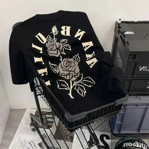 メンズTシャツヨーロッパとアメリカンスタイルのオフショルダーローズハイストリートTシャツの男性女性カップル衣装オールマッチデザインセンスニッチTOPH24220