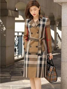 New Style Temperament Plaid Suit Collar Double Basted Mid Lenguge Windbreaker Coat Women Feminino Early Primavera e Autumn Coat