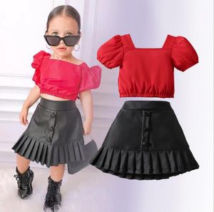 Completi estivi per bambina e bambina, top con maniche corte a sbuffo + gonna a pieghe in pelle PU, set di vestiti alla moda per bambini