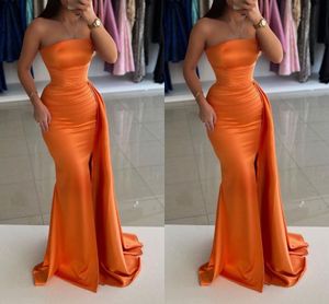 Simple Orange Mermaid Evening Dresses For Women Strapless Backless Side Split Satin Pageant Gowns Special Occassion Birthday Celebrity Party Dress Formal Wear