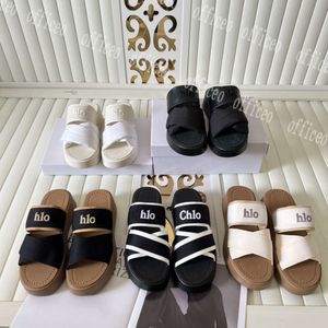 2024Designer sandalet terlikleri lüks marka tuval alfabe nakış yaz moda kadın sandaletler düz katır plaj sandaletleri açık aile slayt ayakkabı boyutları 35-42