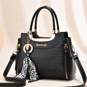 2023 New Fashionable Autumn Winter Westernized Women's Handbag Simple, Fashionable, Atmospheric, and Textured One Cross Holding Shoulder Bag 85% factory direct