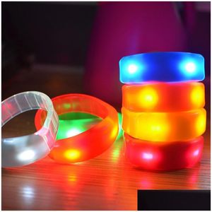 Andra evenemangsfestleveranser Musik Aktiverad ljudkontroll LED -blinkande armband Ljus upp Bangle Wristband Club Bar Cheer Luminous H DHQSD