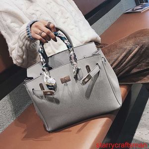 Bolsas de couro genuíno Bolsa de luxo confiável outono e inverno Big Bag Womens 2024 Nova Moda Europeia e Americana Bolsa Vintage Versátil Casual C com LOGOTIPO HBVU