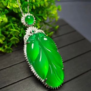 Pendants Genuine Natural Green Jade Leave Pendant Necklace Women Chrysoprase Charms Jewellery Jades Stone Leaf Chalcedony Amulet Gifts