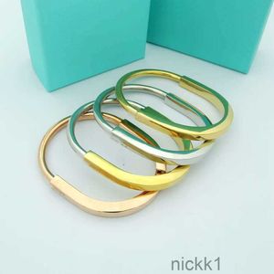 Bracciale da donna a forma di ferro di cavallo aperto in titanio bracciale in oro rosa gioielli in acciaio inossidabile superficie liscia O56M