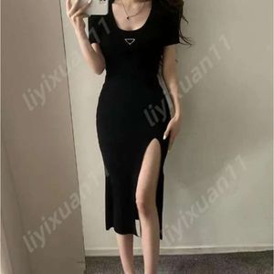 Badnd Woman Clothing Casual Pra Dresses Short Sleeve Summer Womens Dress Slit Skirt Outwear Slim Style With Budge Designer Lady Sexy Dresses Luxury Dresses 2922