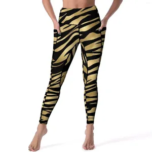 Leggings da donna Stampa tigre nera e oro Pantaloni da yoga Tasche Strisce di pelliccia di animali Collant sportivi sexy a vita alta Leggins fitness