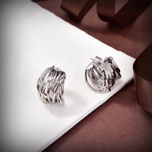 Stud Women Studs Projektanci Biżuteria Złote kolczyki Huggie Letter Ear Studs Luksusowe obręcze Moda Złota 925 Srebrne kolczyki miłosne B Bijoux de Luxe